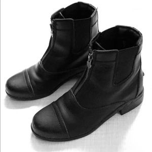 Gently used children’s Ariat Scout paddock boot